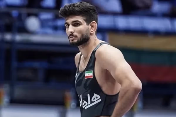 علیرضا نجاتی، قهرمان کشتی با ضرب و شتم ماموران امنیتی بازداشت شد