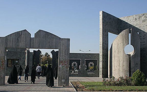 معاون دانشگاه فردوسی مشهد دستور تفکیک جنسی در کلاسهای درسی را صادر کرد