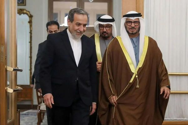 مستشار رئيس دولة الإمارات يدعو للتركيز على القواسم المشتركة مع إيران بدلاً من الخلافات