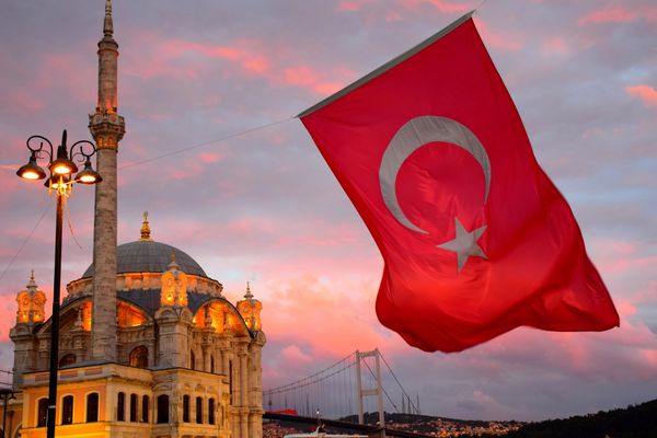 بدء القيود التركية على تمديد الإقامة بتأشيرة سياحية لمواطني عدد من الدول بينها إيران
