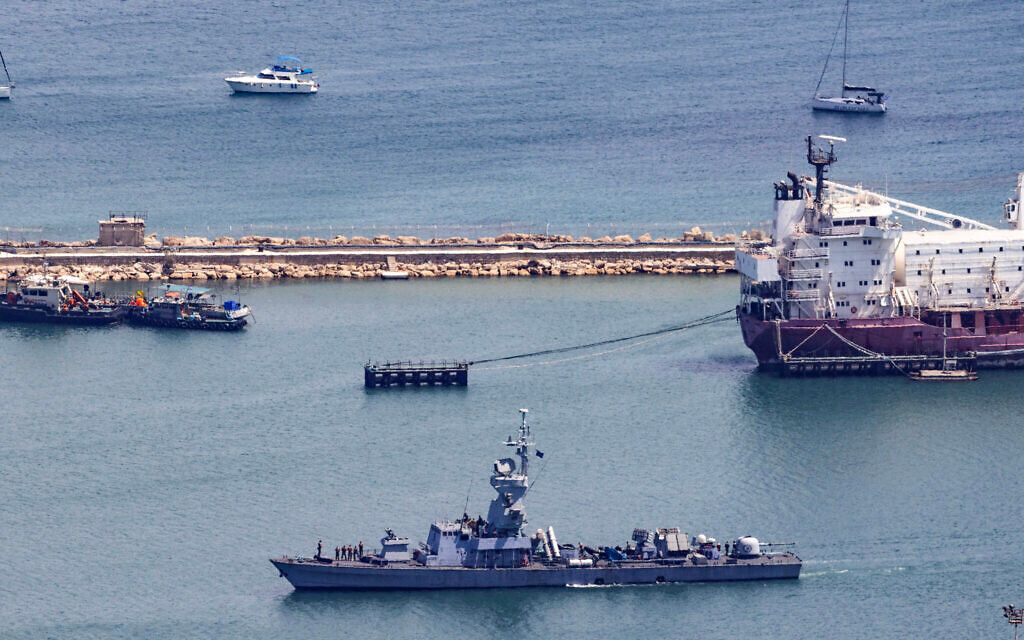 گشت‌زنی ناوگروه نیروی دریایی اسرائیل در حیفا در پی تهدیدات حزب‌الله