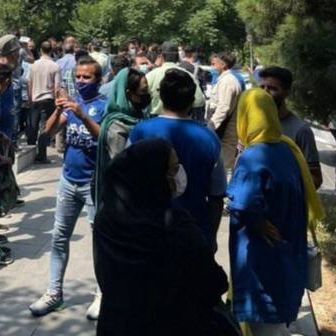 در اعتراض به شرایط مدیریتی؛ هواداران استقلال مقابل ساختمان قوه قضاییه تجمع کردند