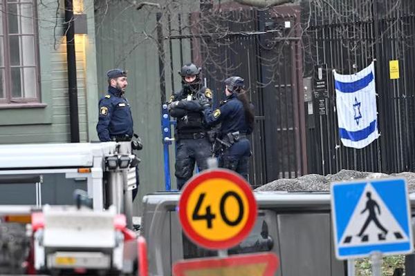 "بلومبرغ": إيران تُجند مراهقين لتنفيذ هجمات ضد أهداف إسرائيلية في أوروبا