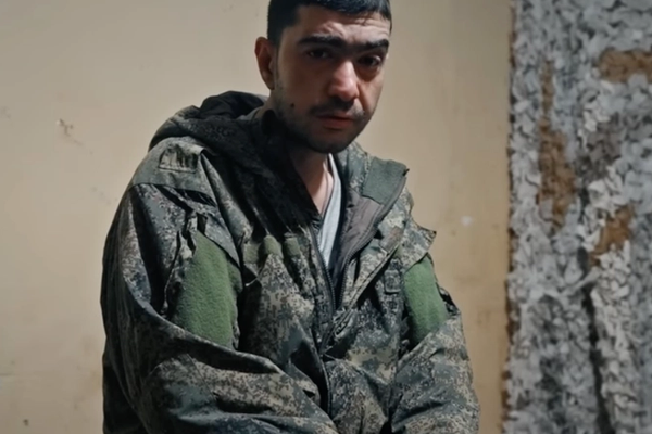 مصوّر إيراني: ذهبت إلى روسيا للعمل.. لكن تم إجباري على القتال في أوكرانيا