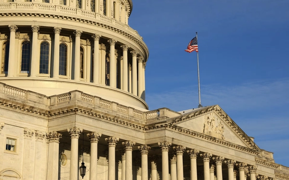 سناتور دموکرات میگوید هدف قطعنامه، جلوگیری از ورود آمریکا به جنگ با ایران است