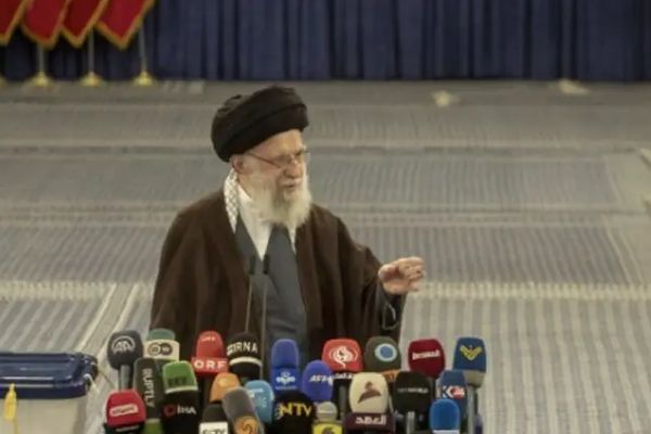 موقع أميركي: الرهائن الإسرائيليون كانوا محتجزين في منزل "صحفي" على صلة مع إيران