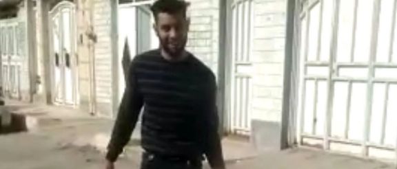 پایگاه خبری رکنا: مردی در اهواز سر بریده همسر ۱۷ سالهاش را در خیابان چرخاند
