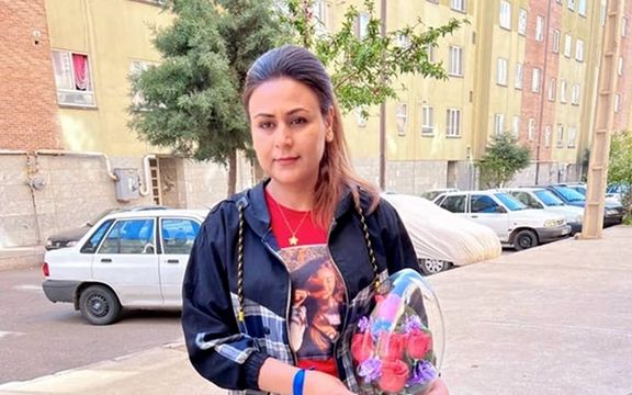 سوری بابائی، زن معترض به حجاب اجباری که روز ۲۲ تیر ۱۴۰۱ بازداشت شده بود، از زندان آزاد شد