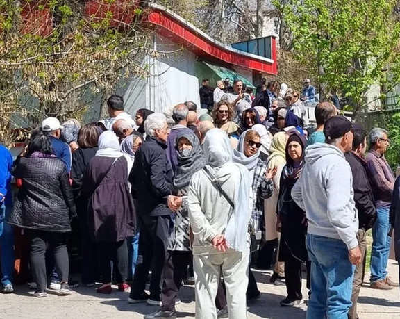 جو امنیتی در اطراف پارک قیطریه همزمان با تجمع مردم در اعتراض به پروژه ساخت مسجد