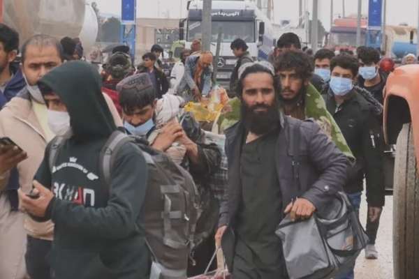 طالبان: السلطات الإيرانية رحلت عشرات الآلاف من الأفغان الشهر الماضي