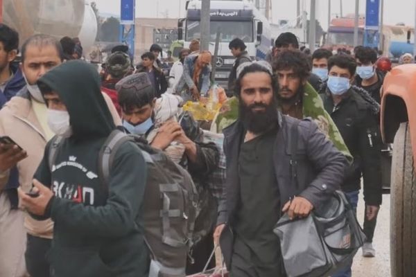 طالبان: السلطات الإيرانية رحلت عشرات الآلاف من الأفغان الشهر الماضي