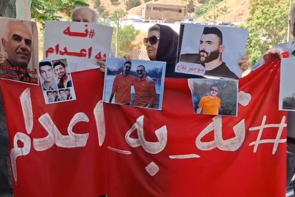 عائلات السجناء السياسيين المحكوم عليهم بالإعدام يواصلون تجمعاتهم الاحتجاجية