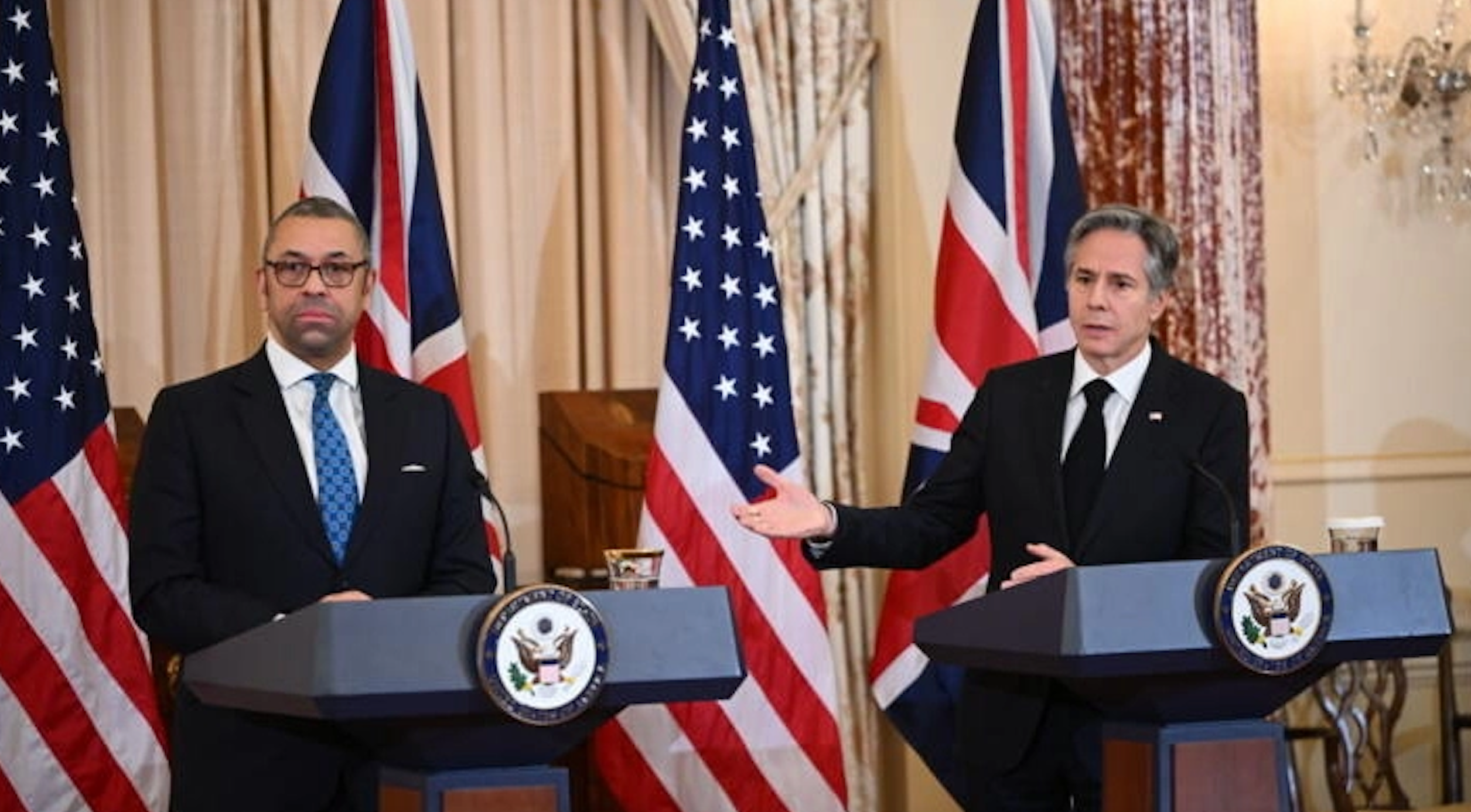 وزيرا خارجية أميركا وبريطانيا  يشددان على تكثيف الضغوط لمحاسبة النظام في إيران