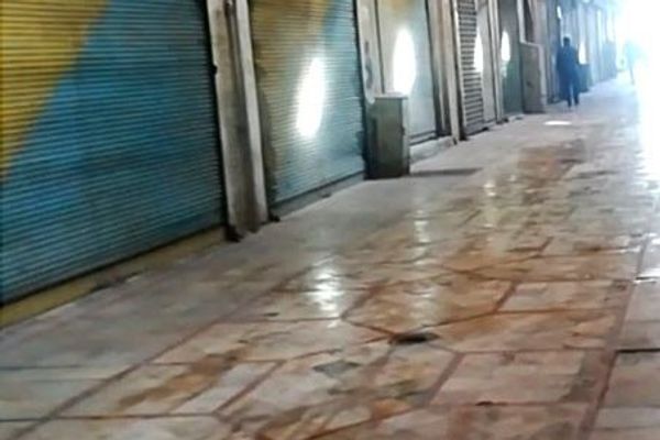 لليوم الثالث على التوالي.. إضراب عام في إيران والتجار يغلقون متاجرهم تضامنا مع الانتفاضة