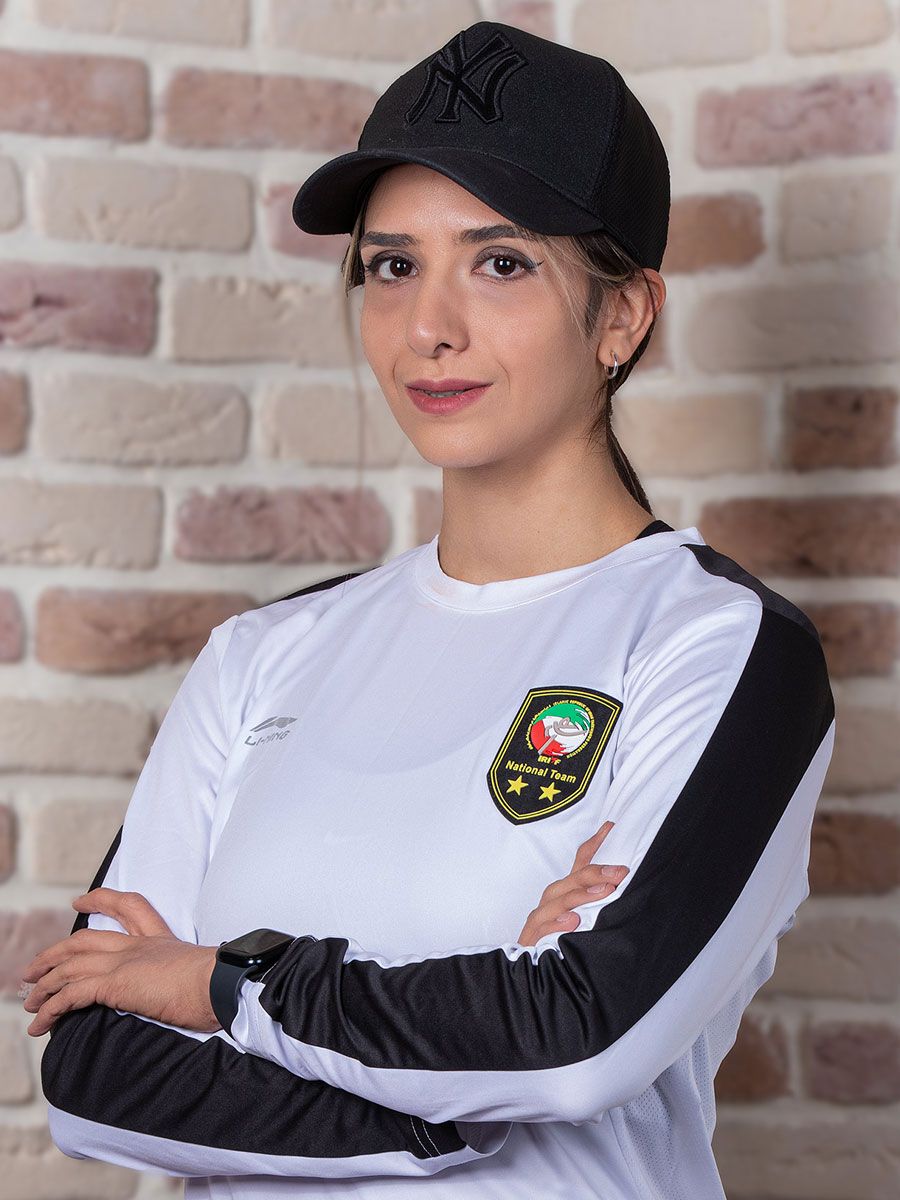 هانیه شریعتی، ورزشکاری که از حجاب اجباری سرپیچی کرده بود، با محدودیت از زندان آزاد شد