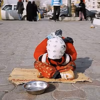 7 ملايين شخص في إيران يعانون الجوع..وخبير اقتصادي: "نتيجة كارثية لغباء وخيانة وطمع" النظام