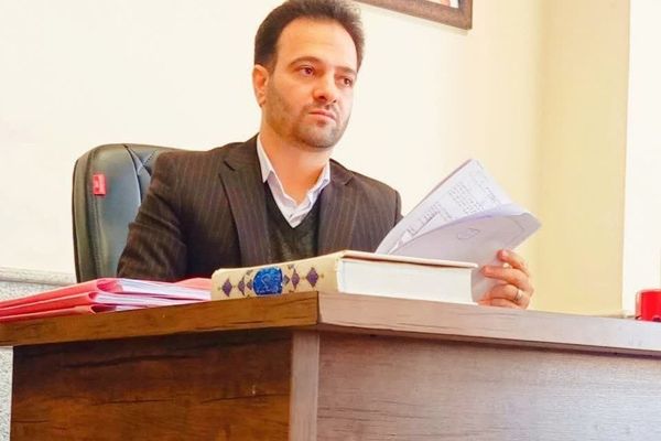 وسائل إعلام إيرانية: مقتل قاضٍ في شيراز طعناً على يد مهاجمَين اثنين