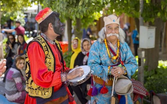 واکنشها به بخشنامه شهرداری درباره حذف حاجی فیروز