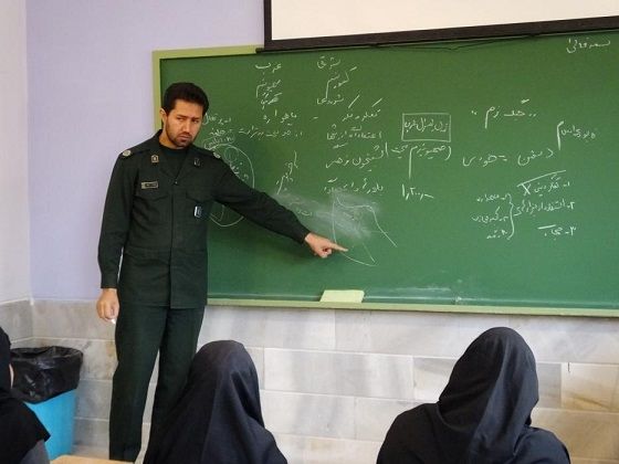 فشار امنیتی مسئولان به معلمان برای خبرچینی درباره صحبت سیاسی در مدارس