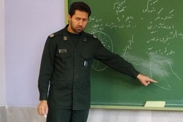 فشار امنیتی مسئولان به معلمان برای خبرچینی درباره صحبت سیاسی در مدارس