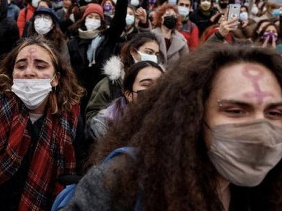 لغو راهپیمایی روز جهانی منع خشونت علیه زنان در استانبول؛ «ممنوعیت را به رسمیت نمیشناسیم»