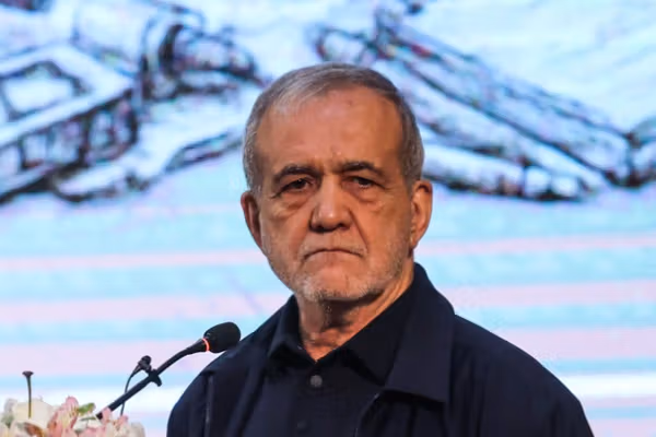مسعود پزشکیان: هیچ تصمیمی بدون اذن رهبری اتخاذ نخواهد شد