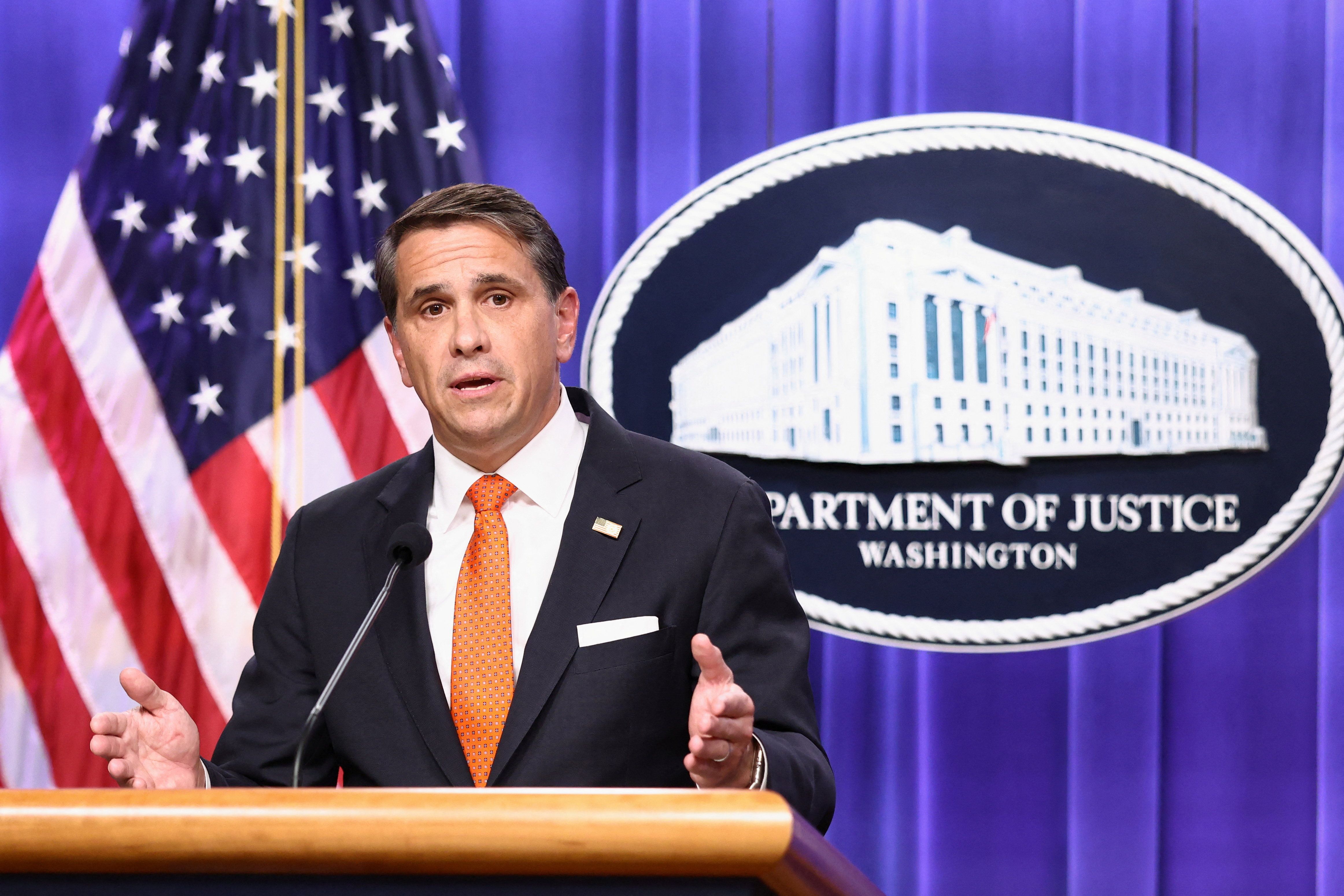 وزارت دادگستری آمریکا: خریداران و فروشندگان نفت ایران تحت پیگرد قانونی قرار می‌گیرند