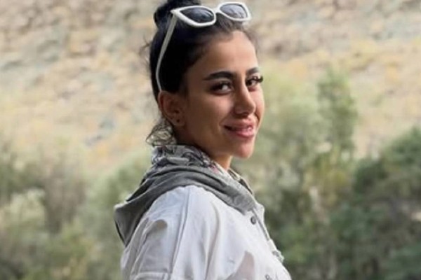 باتت عاجزة عن المشي.. السلطات الإيرانية تمنع نقل شابة محكوم عليها بالإعدام إلى المستشفى