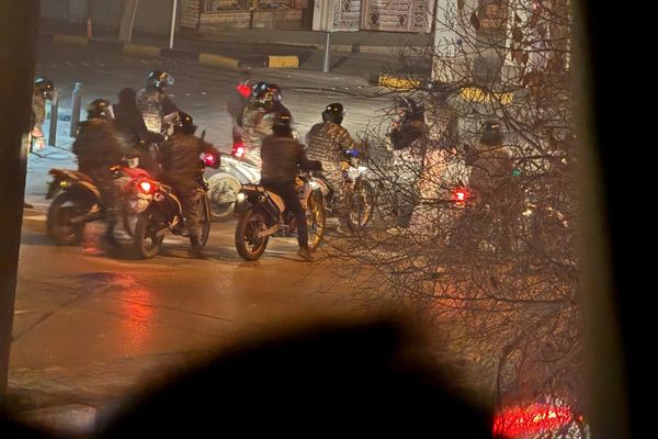 پیام مخاطب: ماموران اهواز شلیک میکردند و میگفتند حکم تیر خلاص داریم