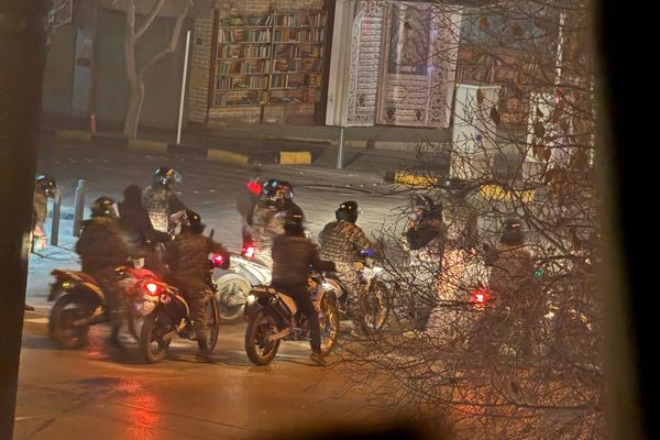 "سي إن إن": دخول 5 آلاف من الميليشيات العراقية إلى إيران للمشاركة في قمع الاحتجاجات