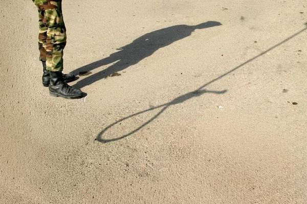 حکم اعدام یک متهم در شهرستان بسطام در ملاء عام اجرا شد