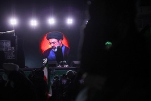 مجتبی خامنهای در پیامی کتبی بر گرفتن انتقام، حمله به همسایگان و بستن تنگه هرمز تاکید کرد