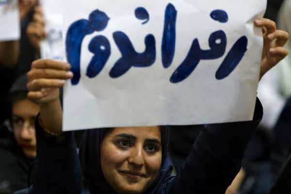 الاستفتاء على تغيير النظام في إيران.. بين 2003 و 2025