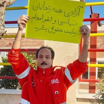 سجين سياسي بتهمة "إهانة خامنئي" يواصل إضرابه عن الطعام لليوم الـ11