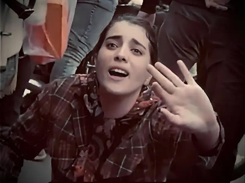 "ابنة تبريز" تتهم سلطات النظام الإيراني بتشويه سمعتها و"محاولة تقديمها" كمريضة نفسية