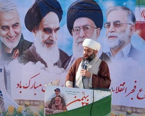 امام جمعه شهر آبدان: شرکت اپل آمریکا از کارگرانش بیگاری میکشد