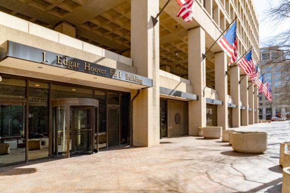 دادگاه آمریکا دستور داد دو متهمی که خود را مامور فدرال جا زده بودند حبس خانگی شوند