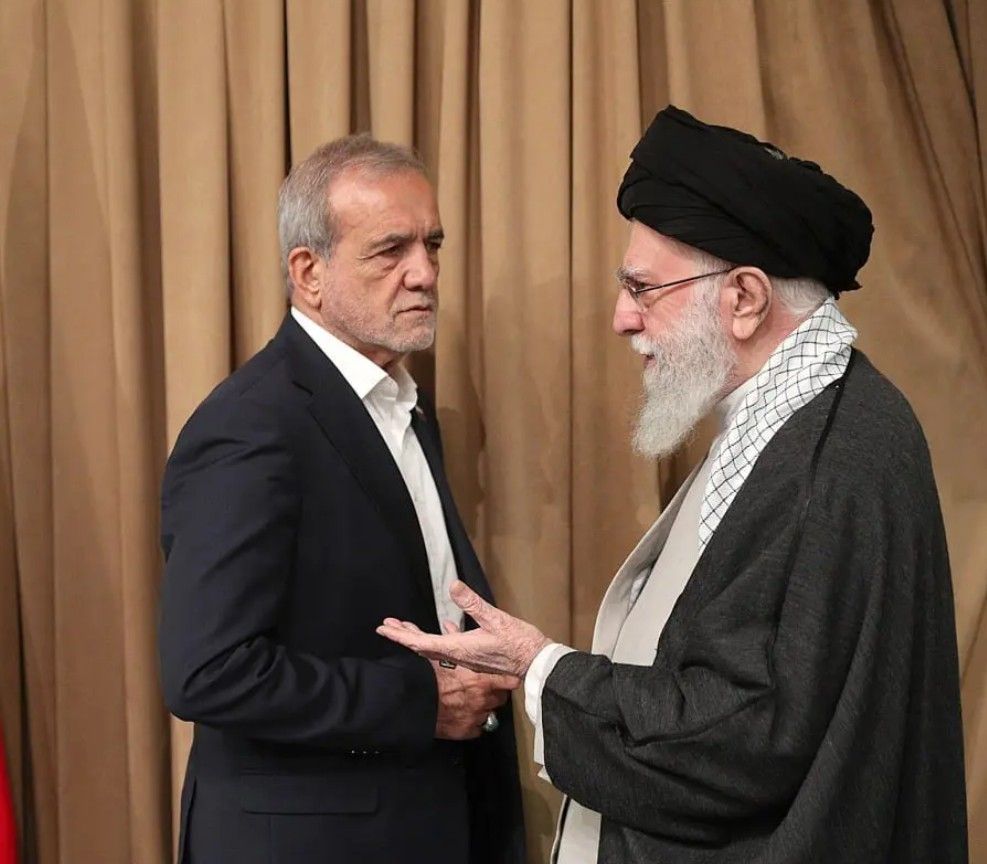 نماینده پیشین مجلس: پزشکیان با اجازه خامنه‌ای برای ترامپ نامه فرستاد