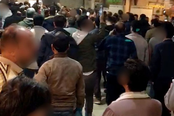 انتفاضة إيران: إضراب لأصحاب المتاجر والصناعات والخدمات والعمال والسائقين عن العمل