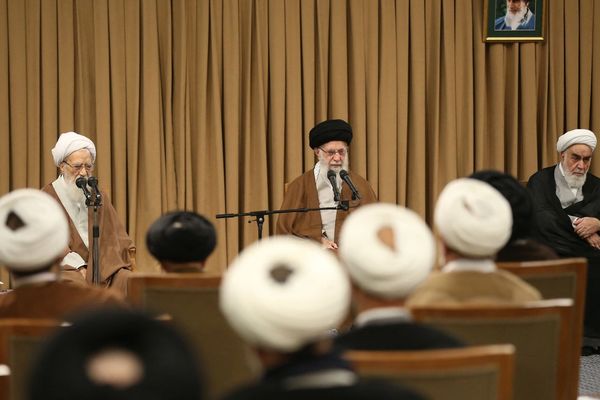 "خطبة الوداع".. فك شفرات تصريحات المرشد الإيراني في اجتماع مجلس الخبراء