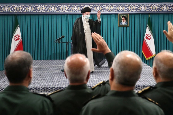 تشكيل "مجلس دفاع" في إيران بمهام استراتيجية.. "يهدف لحماية النظام لا الشعب"