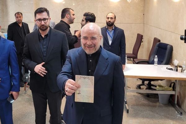 غلق باب الترشح في الانتخابات الرئاسية الإيرانية و80 شخصا قدموا أوراقهم بينهم نجاد وقاليباف