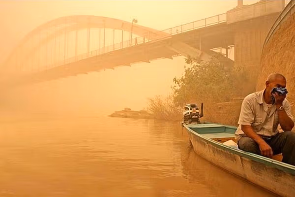 "الأهواز تتصدر القائمة… تلوث الهواء في إيران يصل لمستويات خطيرة