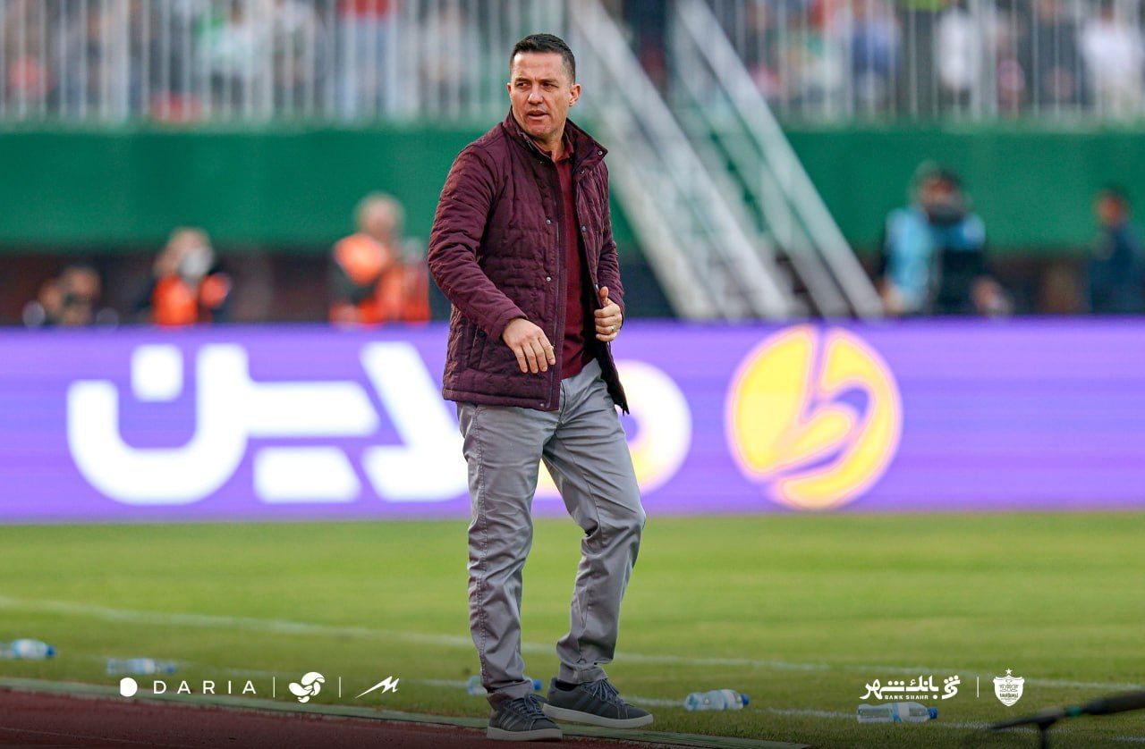 پاسخ اوسمار به شایعه جادوگری در دربی: زمین را اندازه زدم که بدانم استاندارد فیفاست یا نه