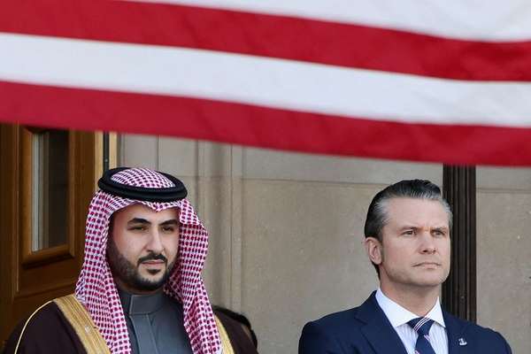 اکسیوس: وزیر دفاع عربستان سعودی هشدار داد عقبنشینی از حمله، حکومت ایران را جسورتر میکند
