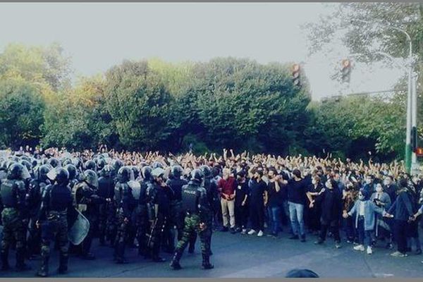 حصاد 200 يوم من انتفاضة الإيرانيين.. مقتل 537 مواطنا بيد الأمن وإعدام 309 بهدف "الترهيب"