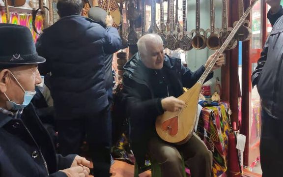 گشت و گذار سفیر ایران در چین در نزدیکی کمپهای اجباری اقلیت مسلمان سینکیانگ