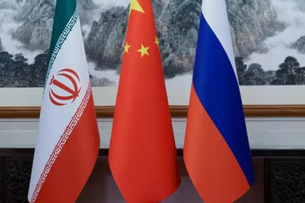 وزراء خارجية إيران وروسيا والصين: "آلية الزناد" ليس لها أساس قانوني و"مُضرّة سياسيًا"