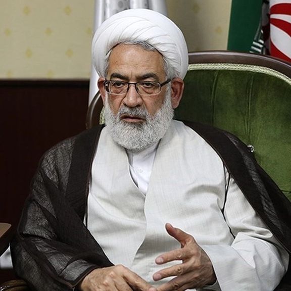 المدعي العام الإيراني يهدد النساء والفتيات اللواتي يخلعن الحجاب الإجباري