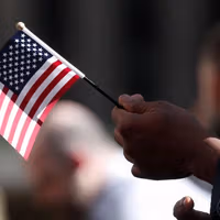 چگونه زندگی میلیونها نفر تحتتاثیر ممنوعیت احتمالی تابعیت دوگانه در آمریکا قرار میگیرد؟